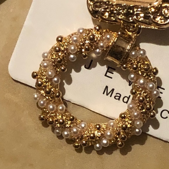 Classy Vintage Style Earrings - Picture 4 of 6